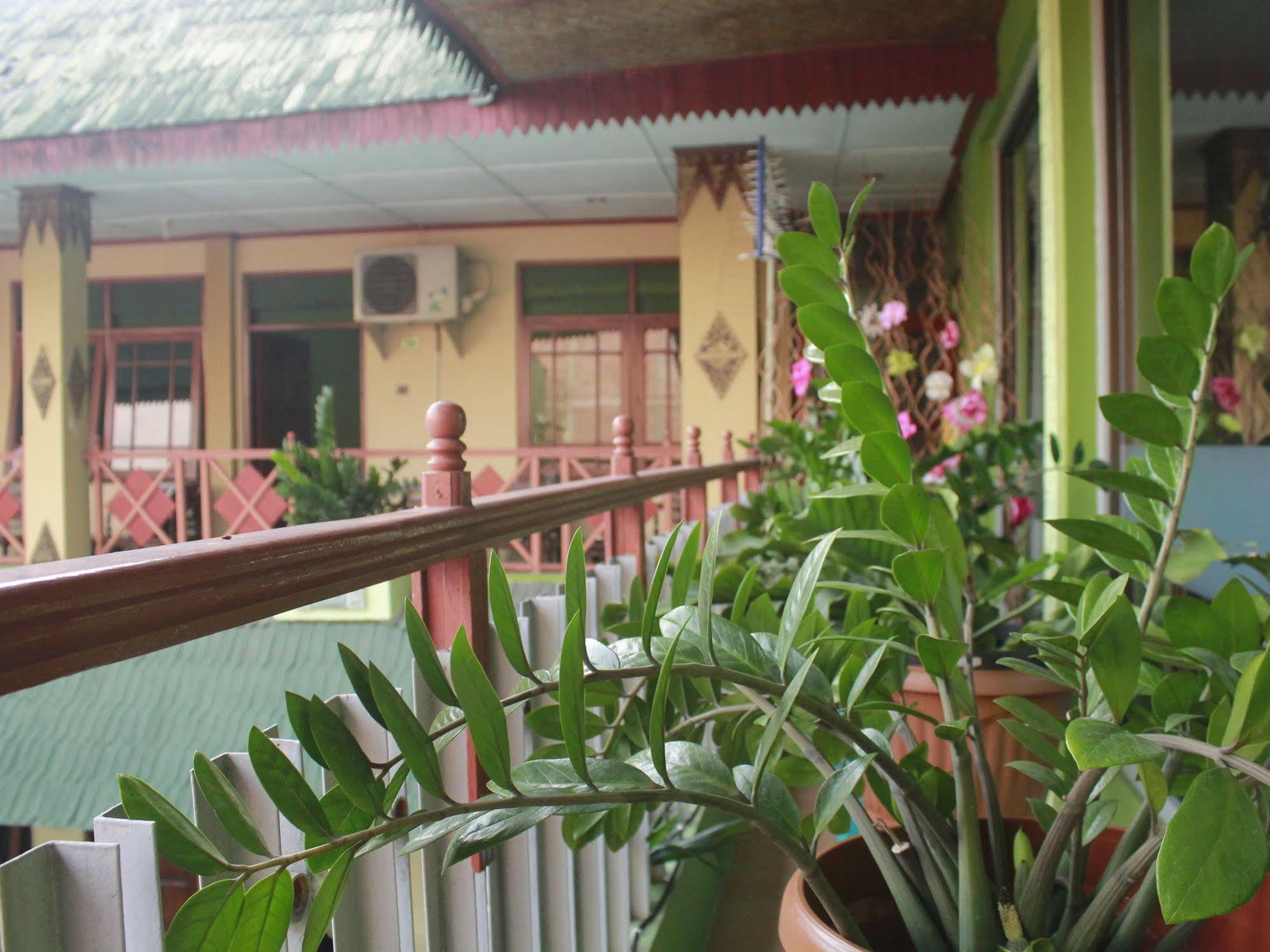 Oyo 585 Hotel Perwita Sari Yogyakarta Exterior foto