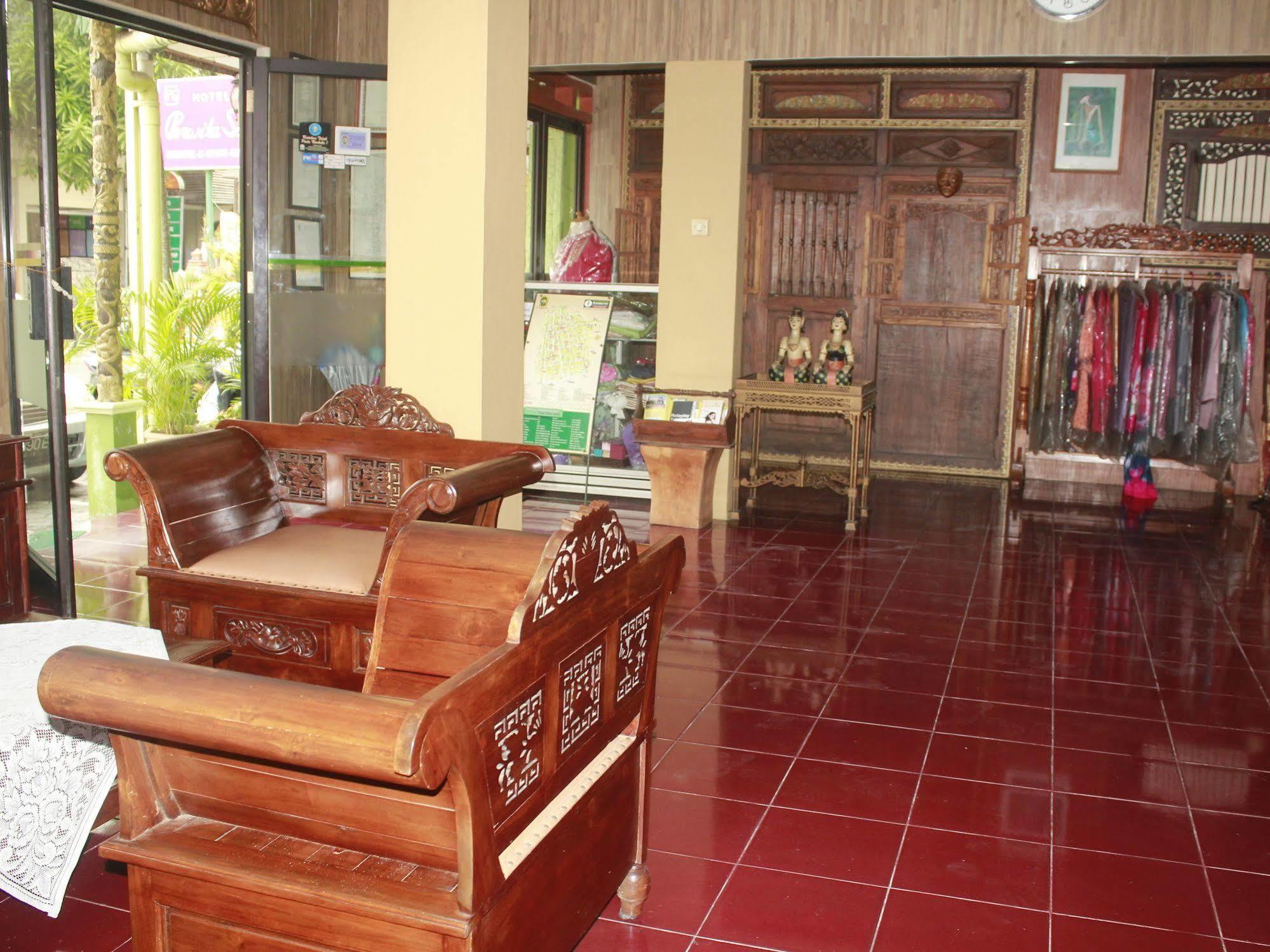 Oyo 585 Hotel Perwita Sari Yogyakarta Exterior foto
