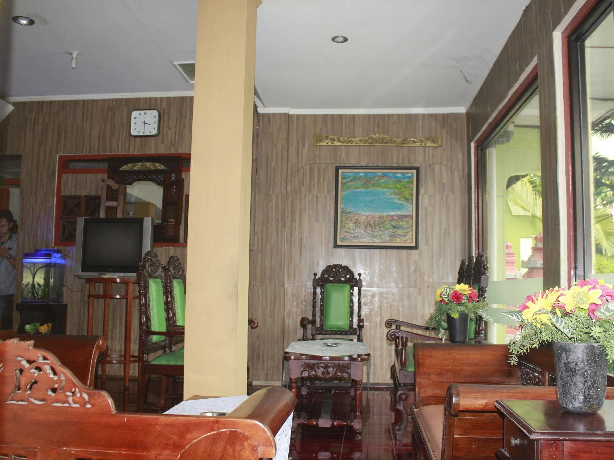 Oyo 585 Hotel Perwita Sari Yogyakarta Exterior foto